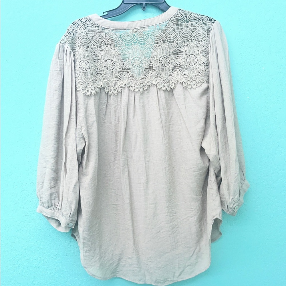 Chic Lace Detail Women's Blouse - Picture 4 of 4